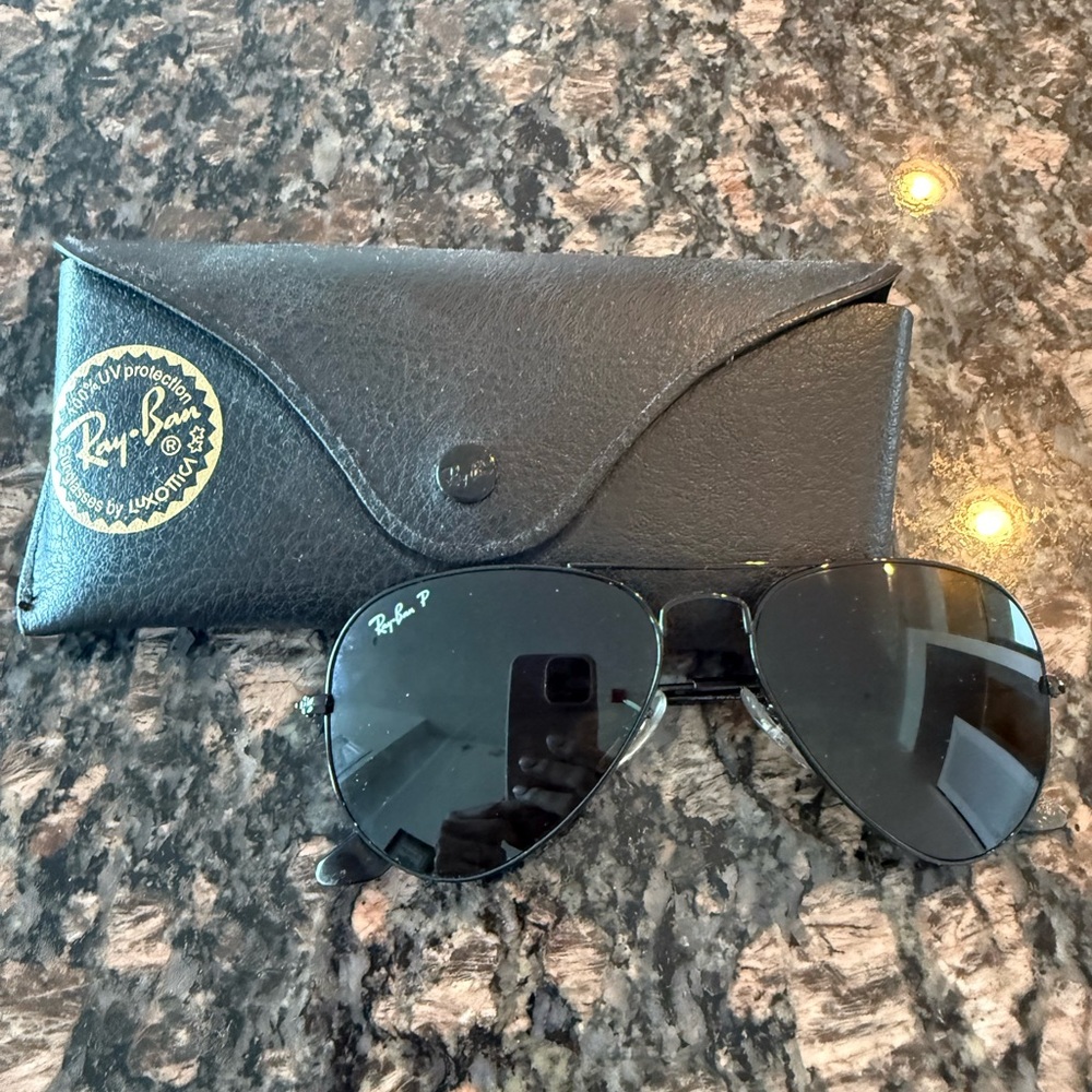 Ray-Ban Classic Black Polarized Aviator Sunglasses - Picture 3 of 9